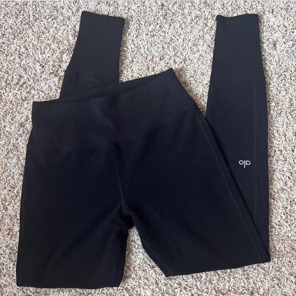 ALO Yoga Black Leggings - Picture 2 of 7